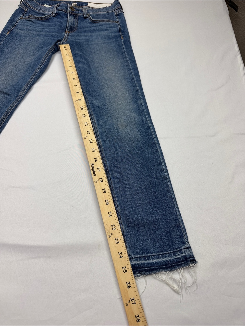 rag & bone Dre Capri Cropped Ankle Jeans in Mid Blue Wash - Picture 2 of 9